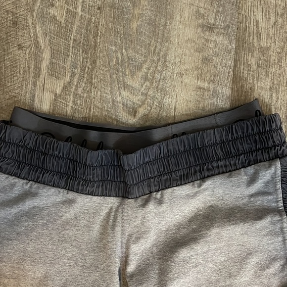 VGUC Vintage and VERY RARE Lululemon grey knee length shorts - Picture 2 of 6